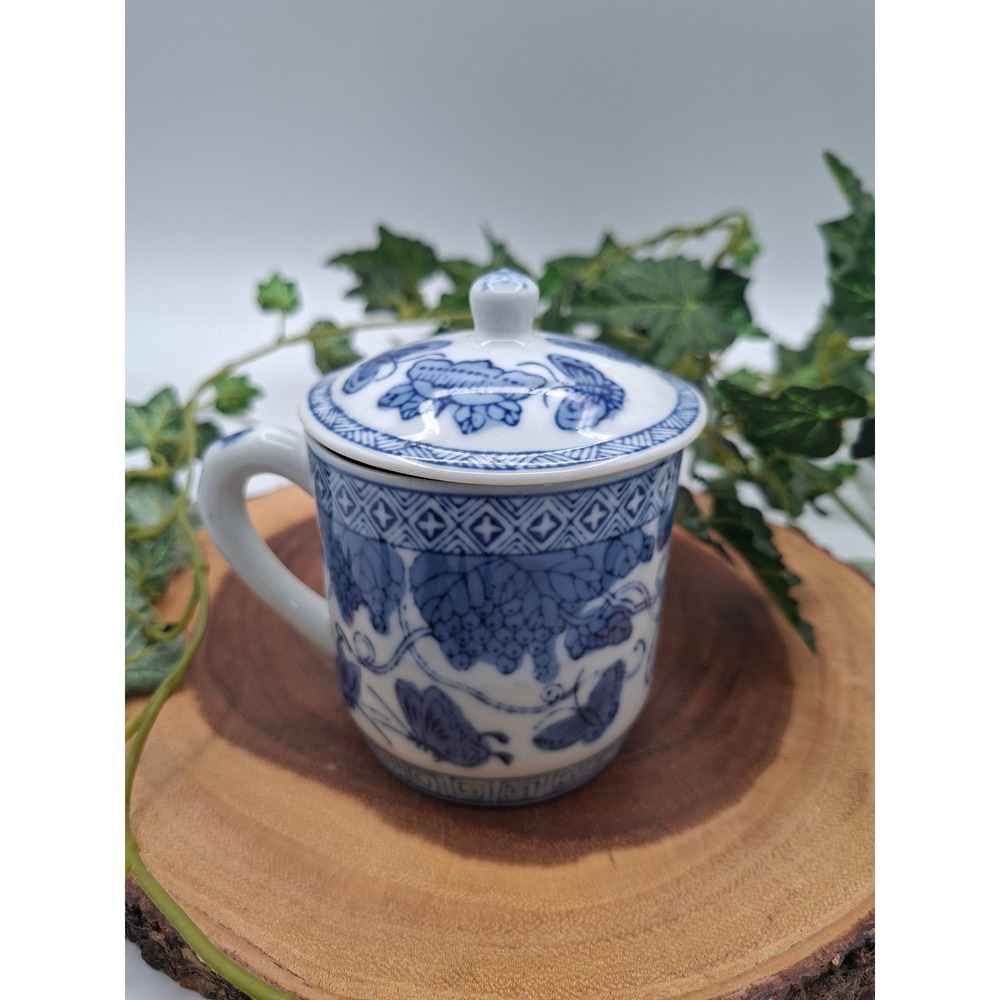 Vintage Blue and White Chinese Porcelain Lidded Tea Mug Butterfly Grapevine